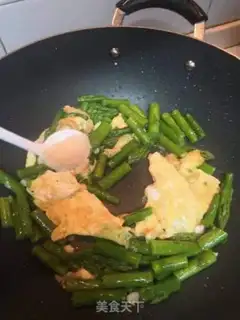 Make Eggs and storks step 5