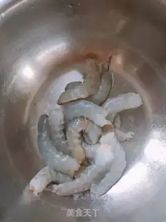 Make Shrimp pork carrot dumplings step 1