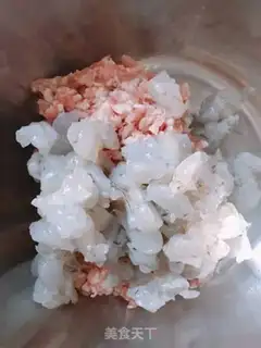 Make Shrimp pork carrot dumplings step 2