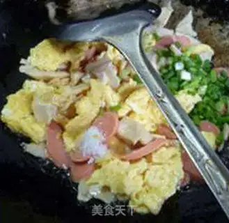 Make Ham sausages, spree eggs step 9