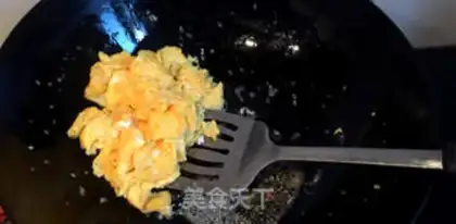 Make Crab-flavored tomato eggs step 1