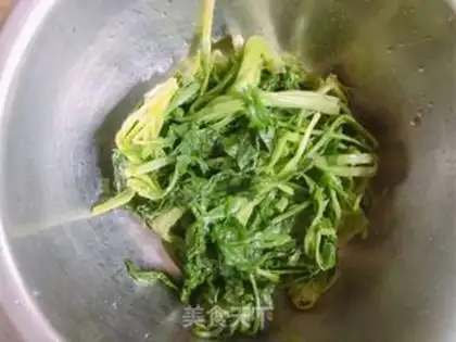 Make Spicy spinach step 1