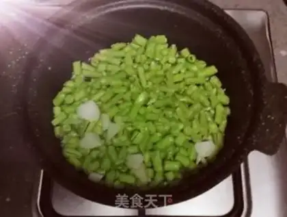 Make Sprouts and gravy step 0