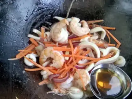 Make Seafood rice powder step 9