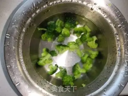 Make Siamese ham soup step 1