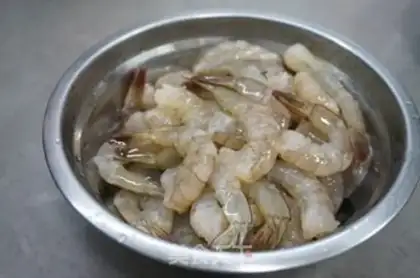 Make Tomato tofu shrimp step 1