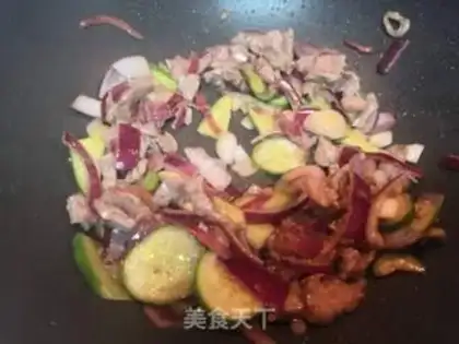 Make cucumber beef fried onions step 4