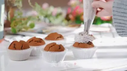 Make Olio Cupcake step 10