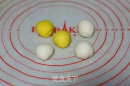 Make Fancy buns step 1