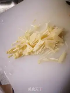 Make Tomato gills, crab crumb soup step 1