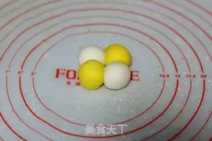 Make Fancy buns step 2