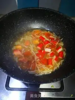 Make Tomato gills, crab crumb soup step 3