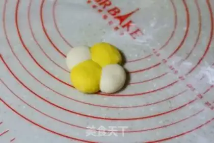 Make Fancy buns step 3