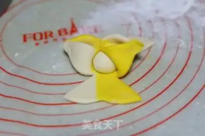 Make Fancy buns step 6