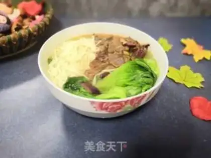Make Onion fried beef noodles step 3