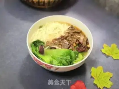 Make Onion fried beef noodles step 5