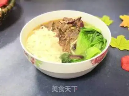 Make Onion fried beef noodles step 7