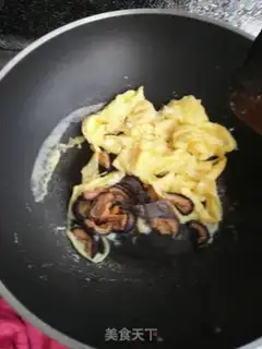 Make Noodle sea cucumbered eggs step 5