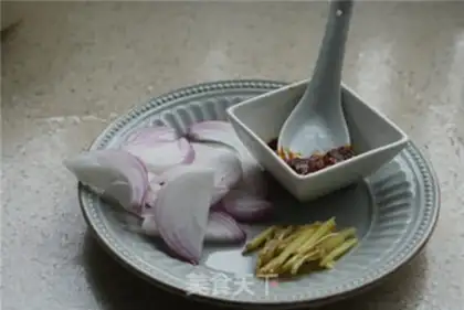 Make Onion-cracking clams step 1