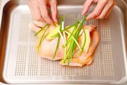 Make The broad salt hand tore the chicken step 2