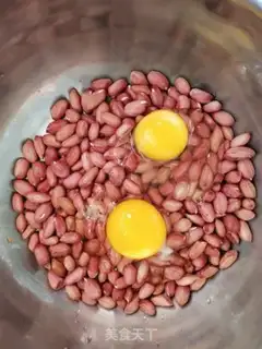 Make Sugar-coated peanut rice step 1