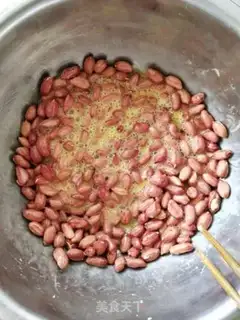 Make Sugar-coated peanut rice step 2