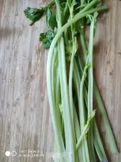 Make Celery with peanuts step 2