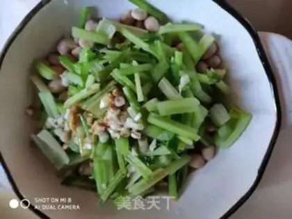 Make Celery with peanuts step 5
