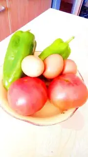 Make Egg fried tomato peppers and meat chips step 0
