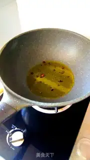 Make Egg fried tomato peppers and meat chips step 2