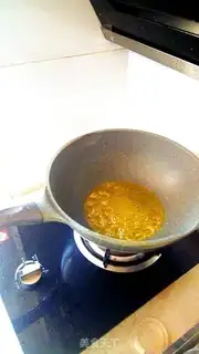 Make Egg fried tomato peppers and meat chips step 3
