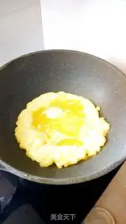 Make Egg fried tomato peppers and meat chips step 4
