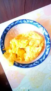 Make Egg fried tomato peppers and meat chips step 5