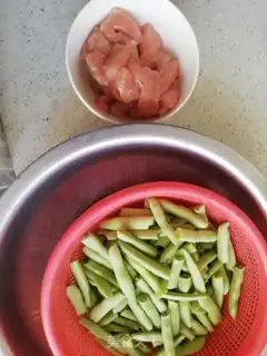 Make Four seasons of bean meat step 1