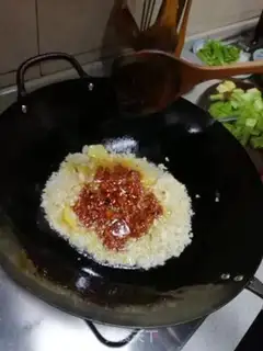 Make Garlic greasy chicken kidney step 1