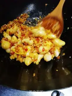 Make Garlic greasy chicken kidney step 2