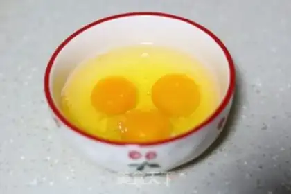 Make Crab-flavored eggs step 2