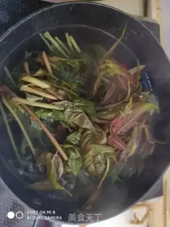 Make Wild fragrance fried eggs step 1