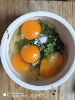 Make Wild fragrance fried eggs step 3