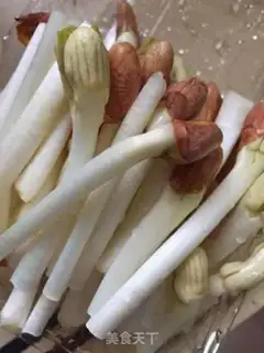 Make Peanut bud and sausage step 1