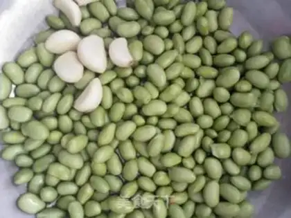 Make Spicy chicks with beans step 1