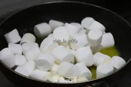 Make Strawberry souffle step 1
