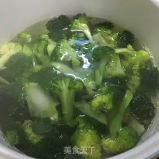Make Garlic broccoli step 1
