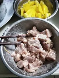 Make Pineapple makes fried bones step 4