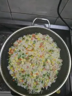 Make Yangzhou fried rice step 2