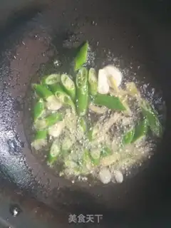 Make Gold-cracking mushroom fried meat step 3