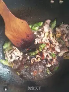Make Gold-cracking mushroom fried meat step 5