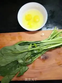 Make Spinach fried eggs step 0