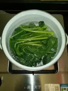 Make Spinach fried eggs step 1