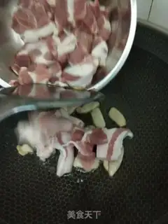 Make Garlic red meat step 1